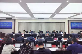 清镇市政府七届第52次常务会议召开图片