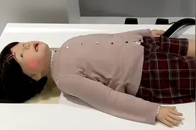 日本用逼真假人模拟患者，医生看完都吓哭了图片