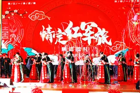 虽迟但到 这场集体婚礼爱意满满图片