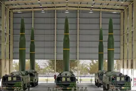 中国在台海北部划出禁区，东部战区宣布：“东风快递员”随时能打图片