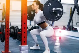 「健美译站」7种不同深蹲，助你获得完美双腿图片