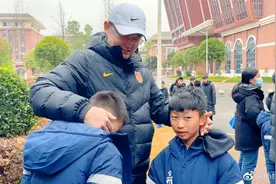 网传前国脚孙继海、范志毅被带走调查，两人更新动态澄清传闻，知情人：范志毅人在上海，孙继海近期在忙青训图片