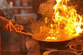 为什么国家允许摆地摊，城管却不让图片