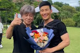嘎子：投资8亿开拍新电影，花絮曝光后，网友吐槽：怎么像偷狗的图片