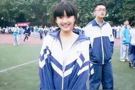 赵露思鲜为人知的8件事！高中凭一张自拍红遍全网，古早贴吧女神图片