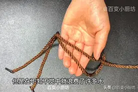 家里的水费每月翻倍交，教你2招，一年省一半水费，赶紧回家试试图片