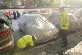 为什么买车衣宁可放在后备箱，也不用？是怕扣分？还是嫌麻烦？图片