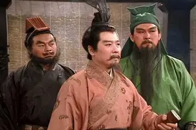 在刘关张三人中，张飞的家境最好，是他用家产资助刘备起兵的吗？图片