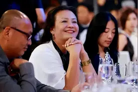 那个被金融流氓骗出局的女人，又回来了图片