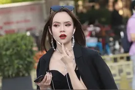 时尚街拍：走在北京三里屯大街，就注定与美女为伴！图片
