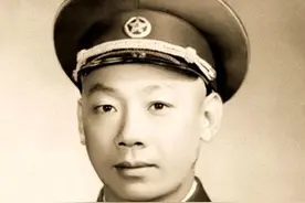 开国大校——伍国仲图片