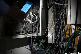 男子假扮电信员工潜入小区盗窃网线四千米 被当场抓获图片