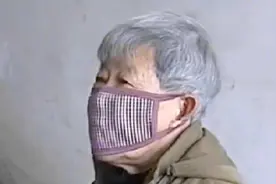 只因得罪邻居，82岁老太太被禁止使用电梯。老人：他是这栋楼首领图片