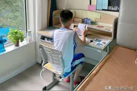 教育主播峰哥和他直播间里的“问题少年”们图片