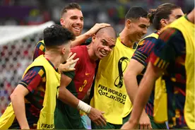 佩佩成世界杯淘汰赛最年长的进球球员，黄健翔：只有米拉大叔的进球年龄比他更年长了图片