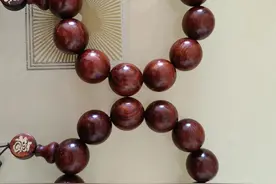 一根木头车出来的小叶紫檀，盘玩一个月，最后差异这么大图片