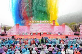 西藏林芝第二十届桃花旅游文化节开幕图片