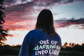 我只是当了妈妈，没有必要伟大给全世界看图片