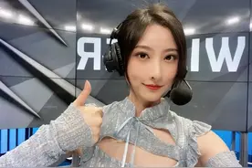 请LPL女解说注意尺度！火星包开团鼓鼓“卖肉”，网友评论太真实图片