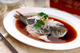 夏天要多吃鲤鱼，分享3道鲤鱼做法，不腥不烂不破皮，记得收藏图片