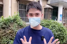 39岁的路易重回儿时老宅，回忆少年时光图片