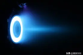 中国霍尔推进器推力仅0.32牛，比鸡蛋还轻，为啥能推50吨空间站？图片