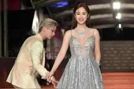 吴某某最新消息！夜店吸毒被抓痛哭，被经纪人深夜保释带走图片