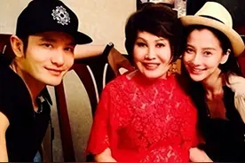 靳羽西稳坐春晚前排20年，一人住7层别墅，74岁仍单身图片