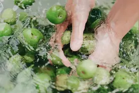 12句清凉夏日诗句，越读越凉快，第一句就让人沉醉图片