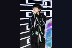 许嵩被造黄谣！狗仔内涵其睡女粉丝，聊天截图曝光，公司已经回应图片