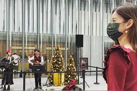 章泽天和5岁女儿穿亲子装亮相！木耳边上衣配半裙太美，女儿好萌图片