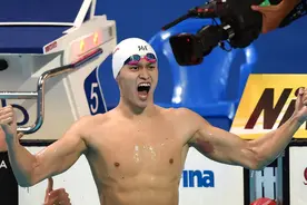 泪目！孙杨隔空吊打世锦赛冠军，最后50米疯狂加速，捍卫伦敦神迹图片