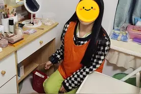 塑料姐妹？为讨男友欢心，女子偷闺蜜金手镯变卖18000元给男友买苹果手机，准备用剩下的钱带他去旅游图片