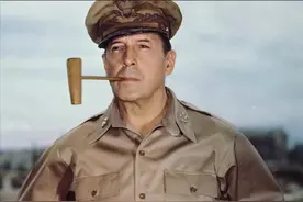 1962年麦克阿瑟听闻印度对中国开战，语言犀利的评论印度的行为！图片