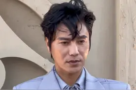 男星户外大秀比帅：陈坤状态差，朱一龙显年纪，龚俊不如精修图帅图片