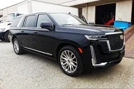 顶替路虎揽胜，2023款凯雷德正式到店，配5.0T+9AT，又大又有面图片