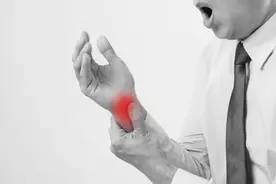 痛风患者，疼痛感先出现在脚上，若你有类似感觉，要及时检查图片