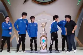 5冠王SK超越久哲，成KPL第一教练！赛后和粉丝互怼：你算什么东西图片