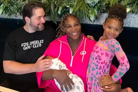 小威生下女儿！第二次当妈，1家4口同框，女儿肤色不随白人丈夫图片