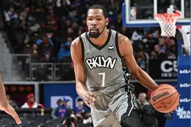 被他装到了!记者问杜兰特51分:当时知道离50分多近吗?KD笑:当然啦图片