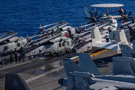 美国疫情肆虐，不忘穷兵黩武，6艘航母在同一船厂施工，本末倒置图片