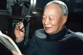 中国第一颗原子弹研制中的钱三强图片