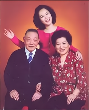 央视名主持鞠萍：难忘催泪的父爱母爱，在再婚中感受幸福