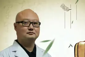 中医江志峰：大便颜色深是怎么回事呢？图片