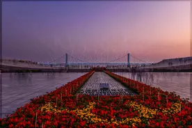 庆祝国庆，喜迎二十大，大连星海湾跨海大桥梦幻灯光秀图片