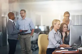 领导如何与下属相处，教你几个办法，成为行业领军人物图片