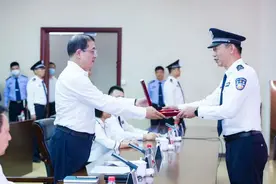 授衔！三级警监！图片