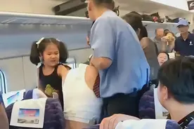 高铁母女打人事件后续：打人一家身份被扒，网友：难怪如此嚣张！图片