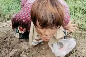 身残志坚的农村妇女，用嘴巴干活撑起了一个家庭，养活两个孩子图片