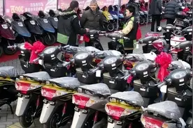 同为新国标电动车，1千多、4千多的都有，差在哪？2款车给你答案图片